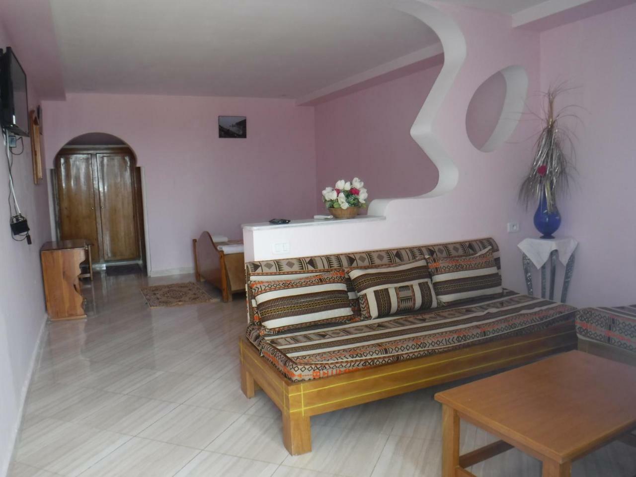 Les Grottes Hotel
